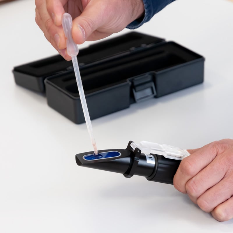 Refractómetro Brix PCE-032-LED con iluminación LED - Imagen 4